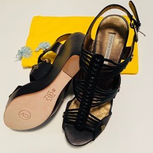 NIB Cynthia Vincent leather sandals